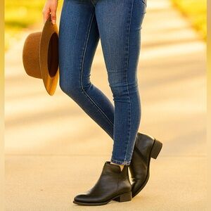 Born Lauryl Black Leather Ankle Boots • Size 7.5 •